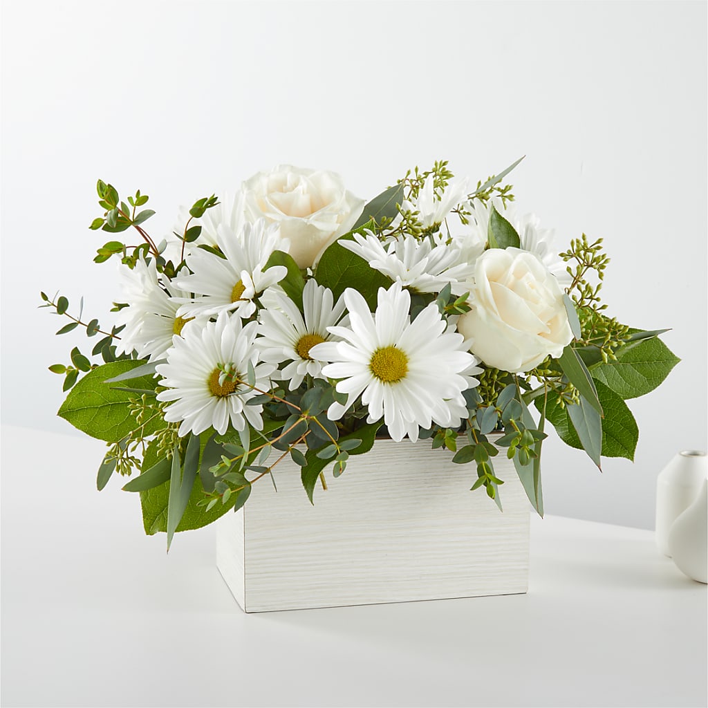 Fresh Linen Box Bouquet – ENCHANTED FLORIST & GREENHOUSE LTD, Maspeth NY