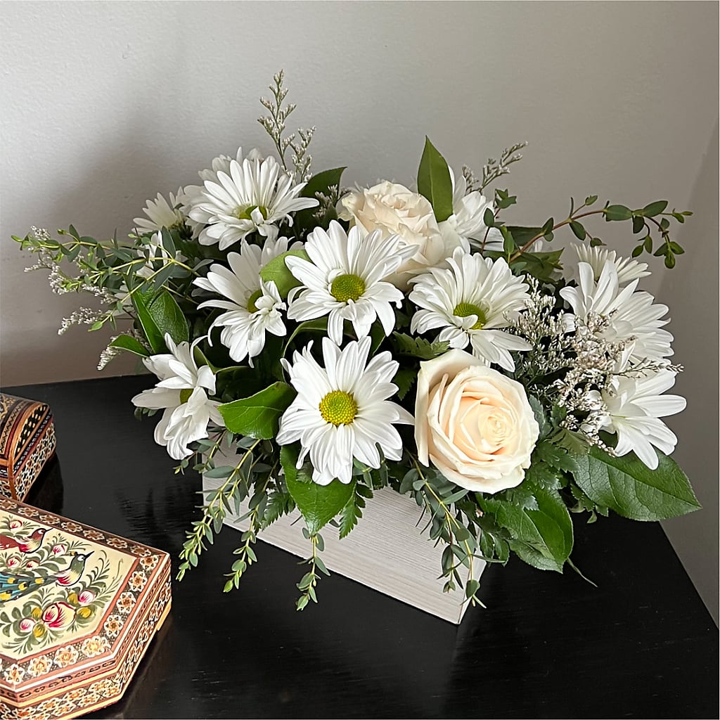 Fresh Linen Box Bouquet – ENCHANTED FLORIST & GREENHOUSE LTD, Maspeth NY