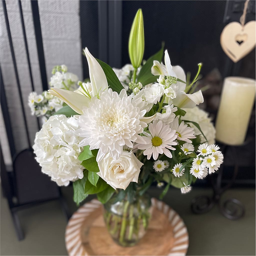 Classic Ivory – A Florist Original – ENCHANTED FLORIST & GREENHOUSE LTD, Maspeth NY